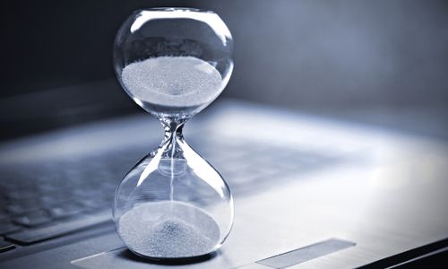 Image of an hourglass 